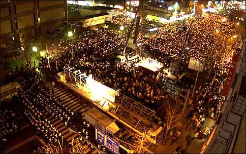 31일 광화문 촛불대행진 본행사에는 3만여명의 시민들이 참여했다. 